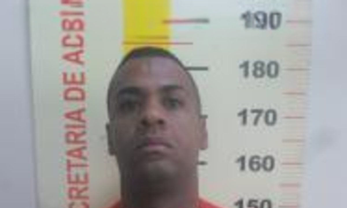 Deivid Antônio de Souza segue foragido -  (crédito: Sejusp/Divulgação)