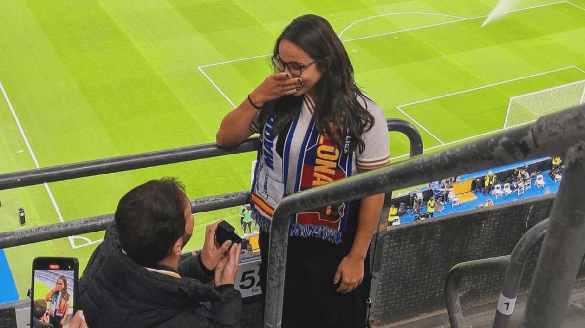Narradora da Globo é pedida em casamento no Santiago Bernabéu -  (crédito: No Ataque Internacional)