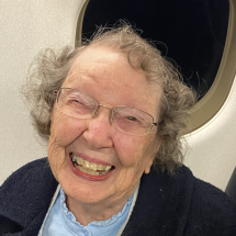 A mulher de 101 anos constantemente confundida com um bebê por companhia aérea - BBC