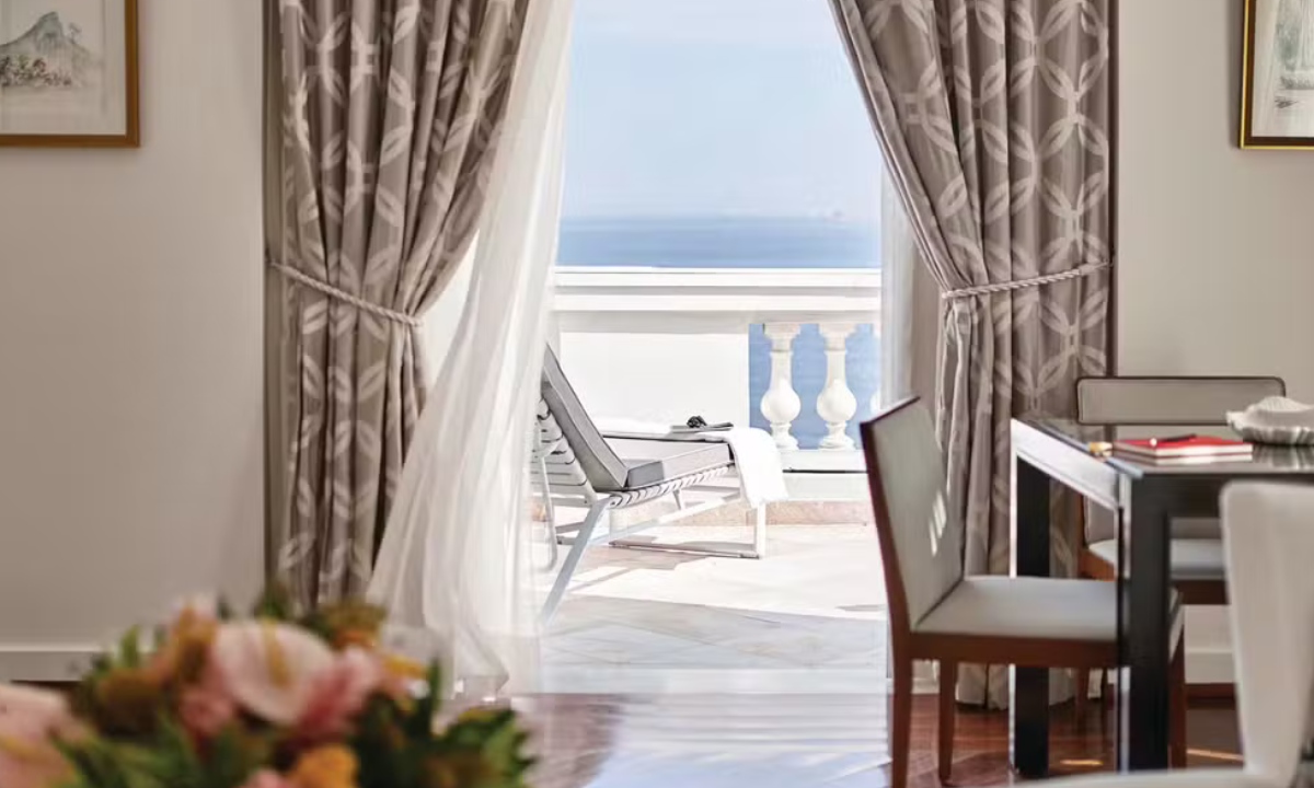 As janelas grandes do Copacabana Palace permite que o hóspede veja o mar a qualquer momento