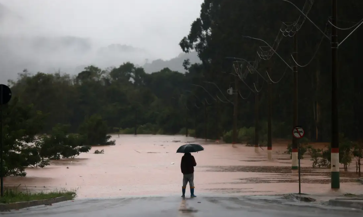 Governador do Rio Grande do Sul disse que este pode ser o "maior desastre da história" do estado
 -  (crédito: Reuters/Diego Vara)