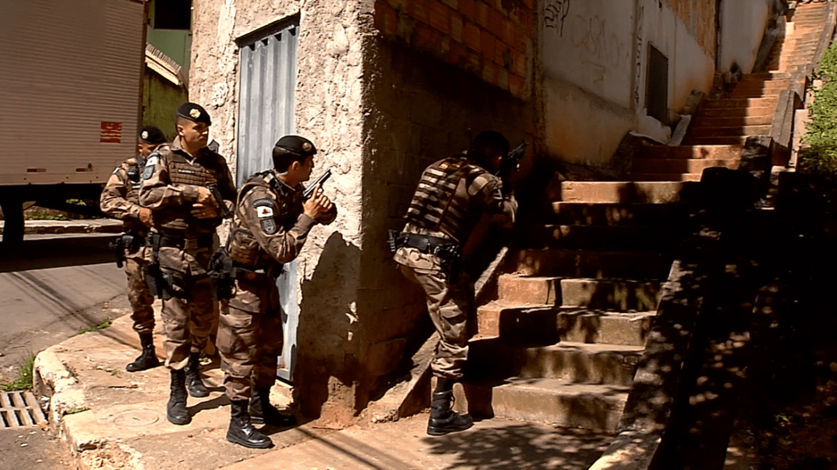 A operação de ocupação no Morro das Pedras não tem prazo para acabar -  (crédito: Karl Laguna/TV Alterosa)