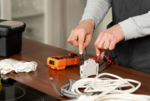 Riscos de choque elétrico: saiba as principais causas e como se prevenir