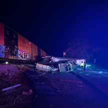 Por um triz: motorista de caminhão escapa de acidente com trem - Zack Hatcher / Facebook