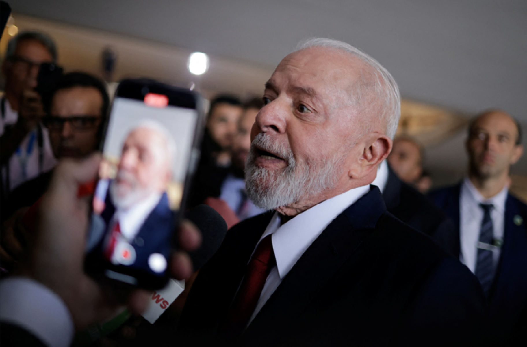 Lula sobre PL das 'blusinhas': 'Acho equivocado taxar as pessoas humildes'