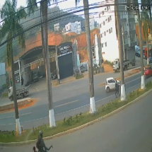 Vídeo: meninos são atropelados por motociclista inabilitado em Minas  - Portal O Caparaó/reprodução 