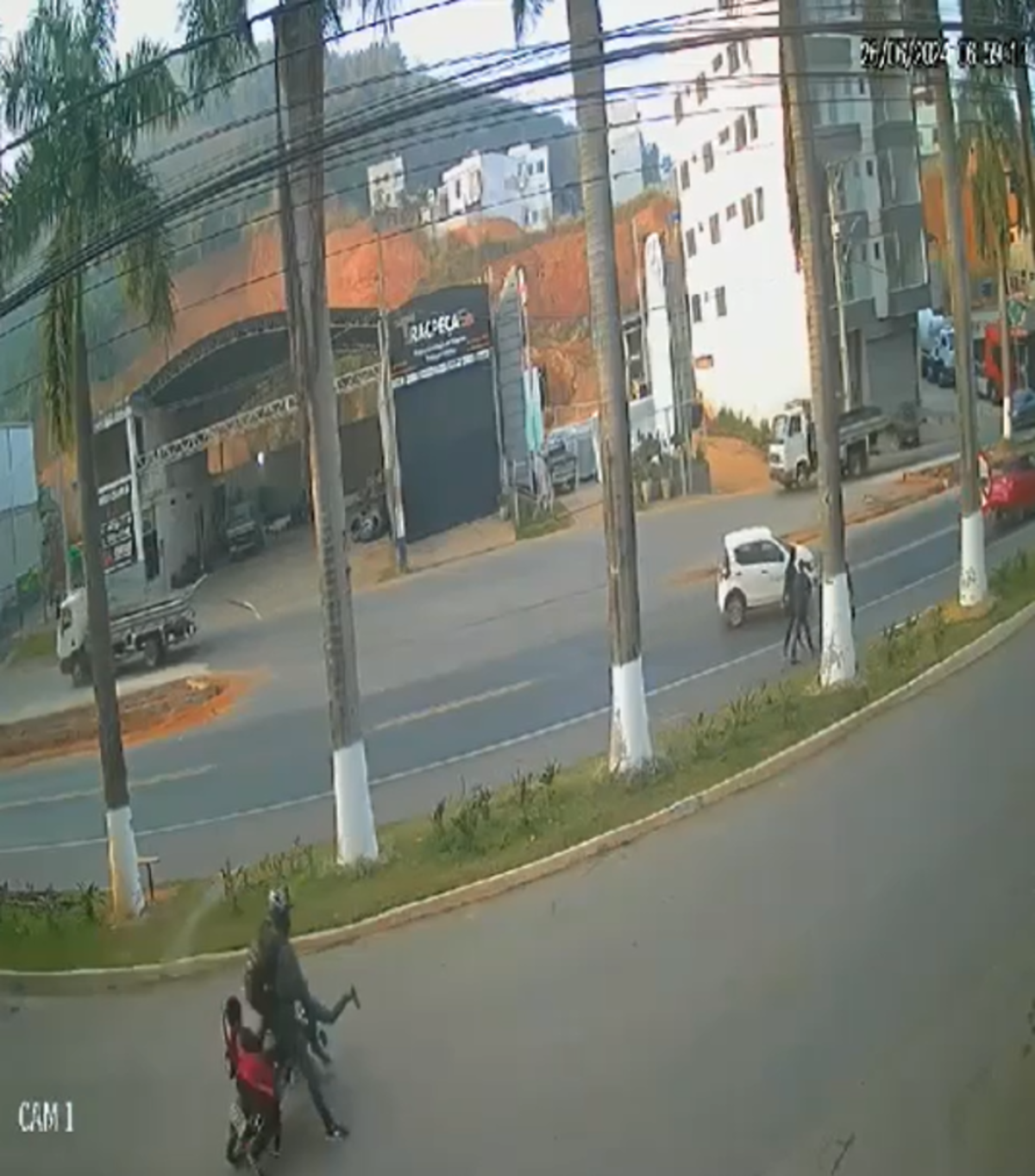 Vídeo: meninos são atropelados por motociclista inabilitado em Minas 