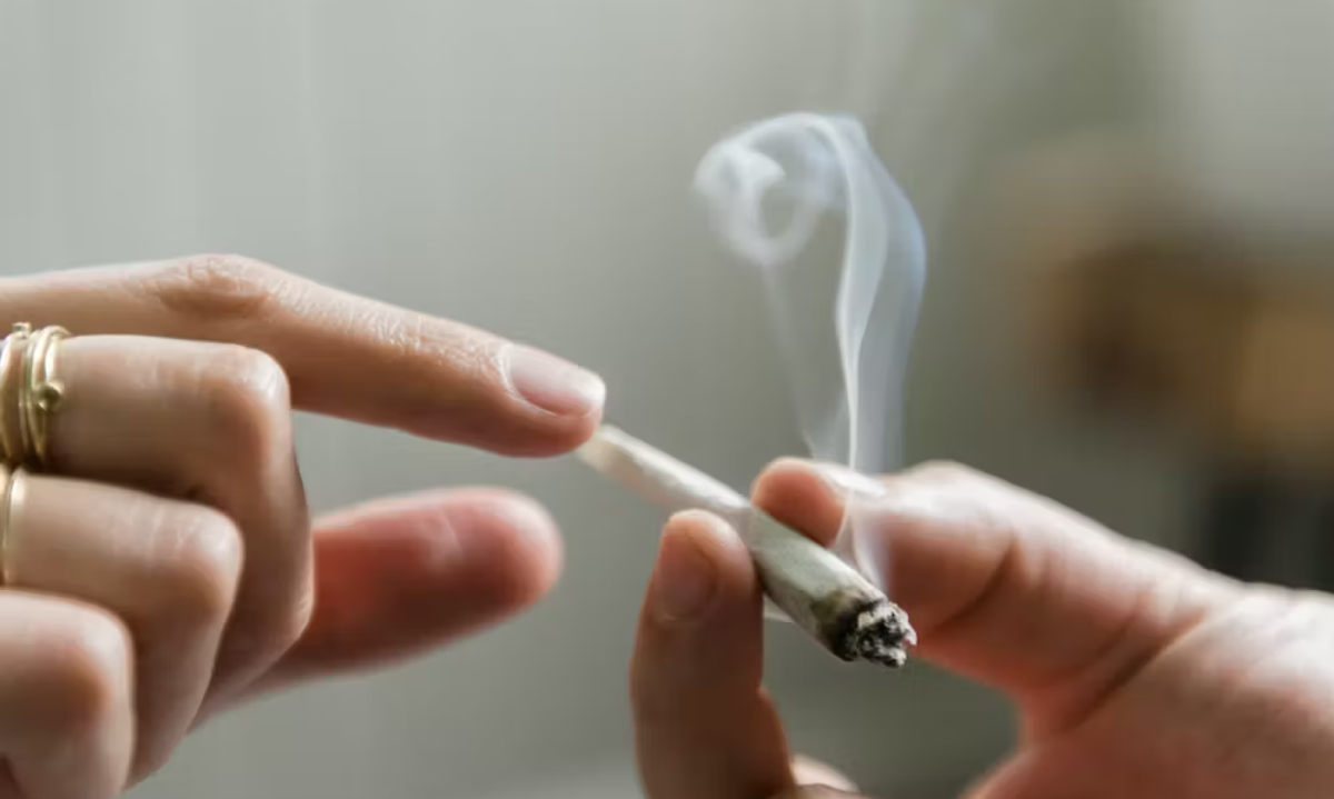 Por que a fumaça de maconha não é inofensiva como muitos pensam  -  (crédito: BBC)