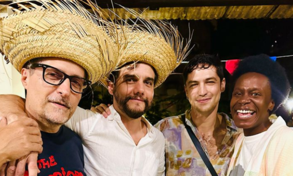 Wagner Moura comemorou aniversário com amigos, entre eles o diretor Kleber Mendonça Filho e o ator Gabriel Leone -  (crédito: Instagram / Kleber Mendonça Filho)