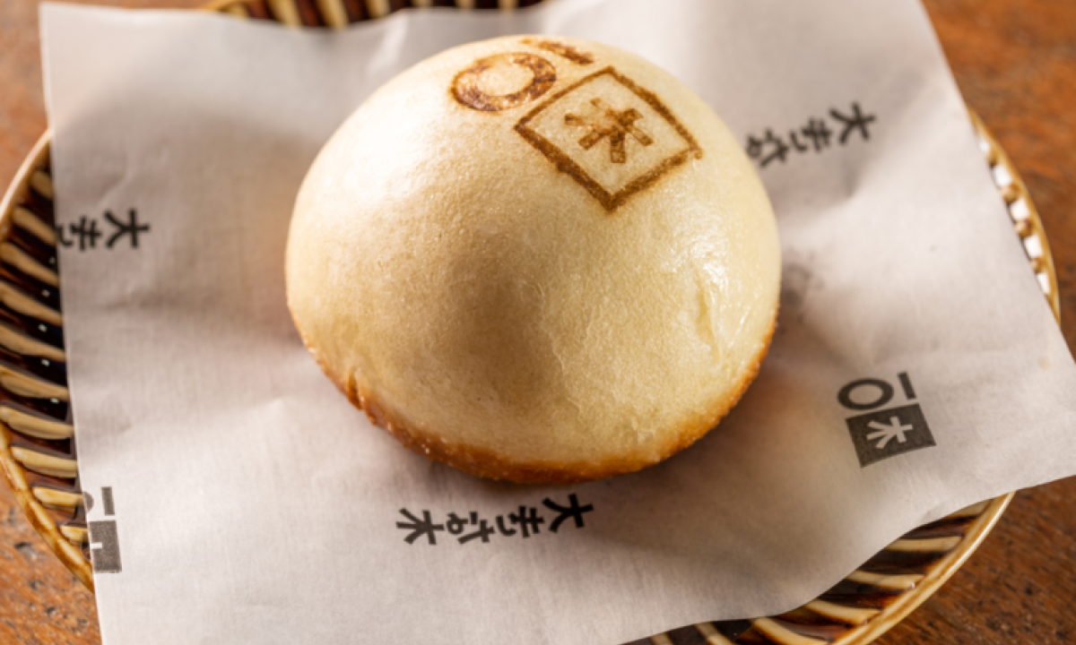 O bao de carne (Nikuman) do Okinaki: típico pão chinês cozido ao vapor recheado com carne ao molho kare
 -  (crédito: Reprodução Okinaki)