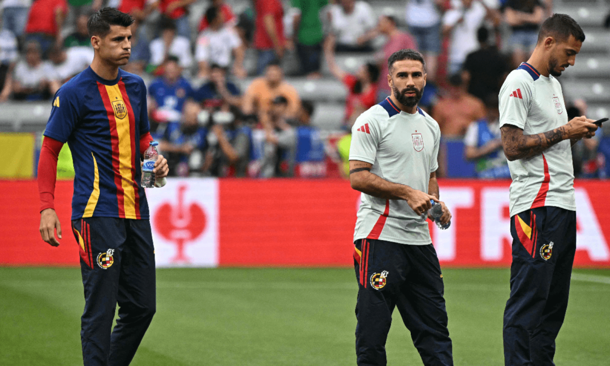 Jogador da Espanha é atingido por segurança e pode perder final da Euro; veja -  (crédito: No Ataque Internacional)