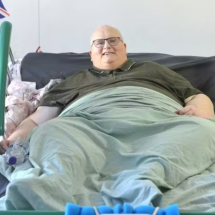Homem mais gordo do mundo comemora 64 anos após perder mais de 200 kg - Reprodução