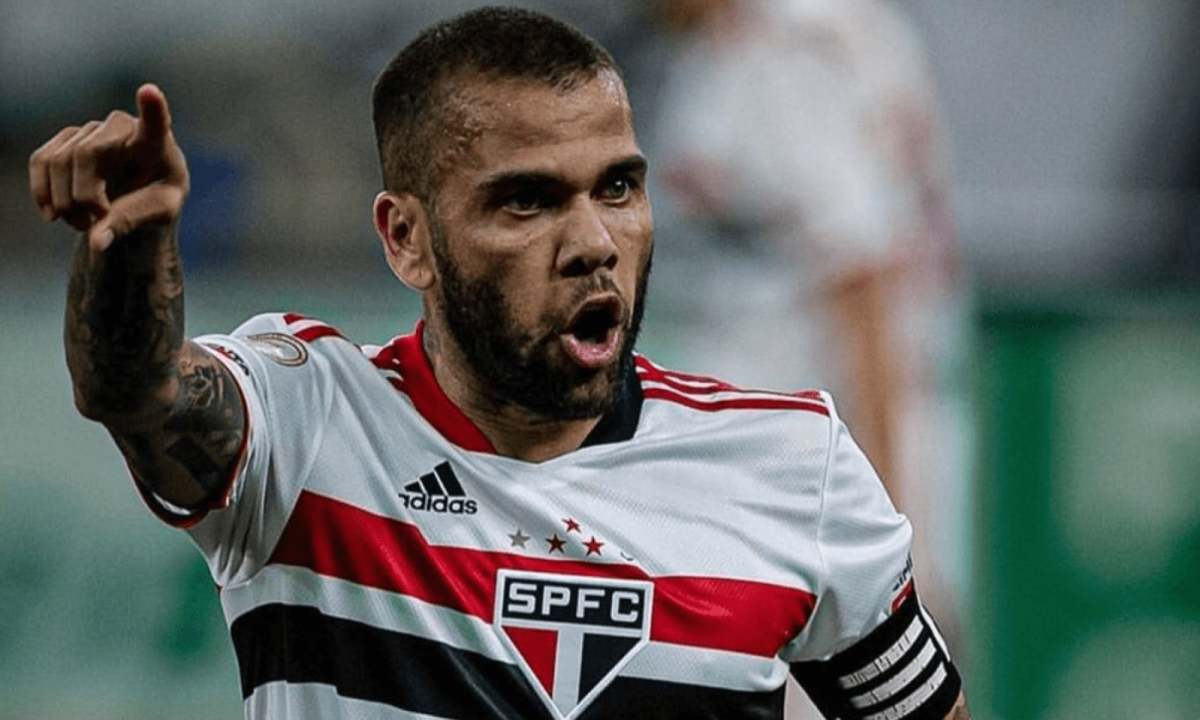 Pagamento do São Paulo ajuda Daniel Alves a quitar dívida com filhos e banco; entenda -  (crédito: No Ataque Internacional)