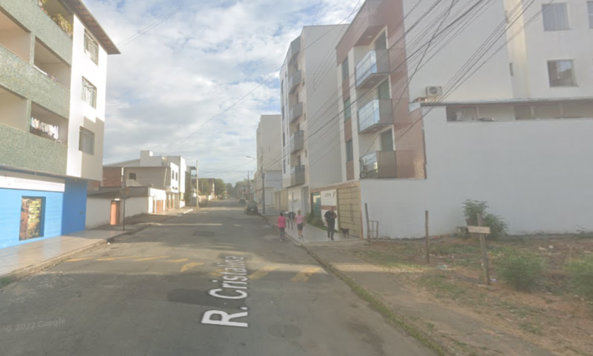 Rua onde aconteceu o crime contra a idosa -  (crédito: Google Street View/Reprodução)