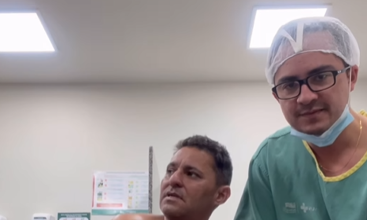 Médico choca paciente ao voltar o ombro dele para o lugar -  (crédito: Reprodução/Internet)