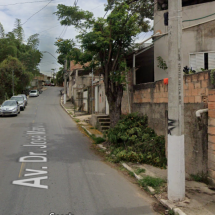 Homem é assassinado saindo de oficina de moto - Google Street View/Reprodução