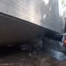 Vídeo mostra a destruição deixada por caminhão que bateu em 8 carros em MG  - Redes Sociais/Reprodução