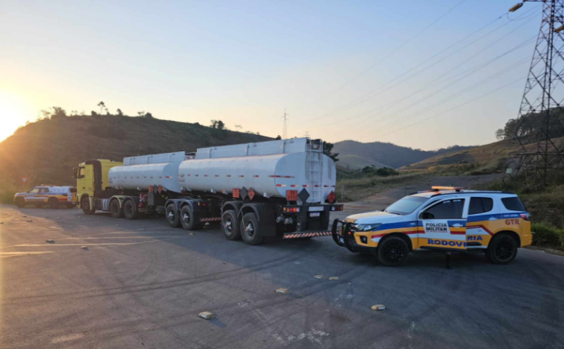 Caminhão-tanque com combustível adulterado é apreendido em rodovia de Minas