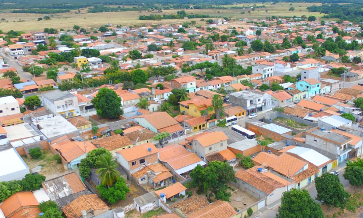 Idoso é assaltado, rendido, amarrado e consegue fugir pelo telhado -  (crédito: Rede de Noticias)