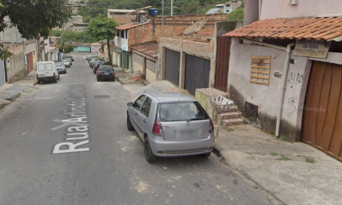 Residência onde aconteceu o crime nesta manhã de quinta-feira (25) -  (crédito: Google Street View/Reprodução)