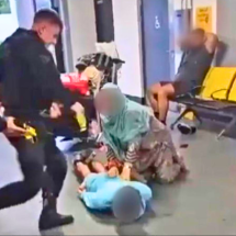 Policial chuta cabeça de homem rendido em aeroporto - Reprodução / redes sociais