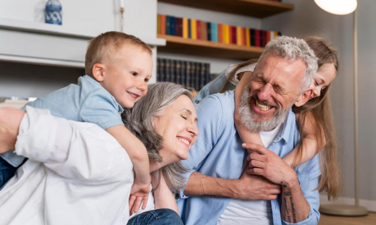 As avós atuam, principalmente, quando promovem a conexão entre as diferentes gerações da família, por meio da partilha de histórias e tradições familiares -  (crédito: Freepik)