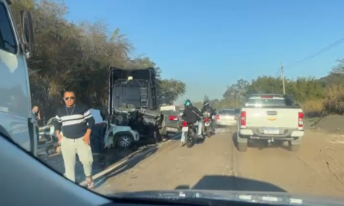 Diversos acidentes são registrados nesta manhã de segunda-feira -  (crédito: Redes Sociais/Reprodução)