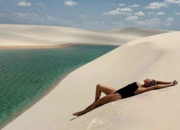 Gisele B&uuml;ndchen postou fotos deitada nas areias dos Len&ccedil;&oacute;is, aproveitando o dia de Sol -  (crédito: Reprodução/Instagram)