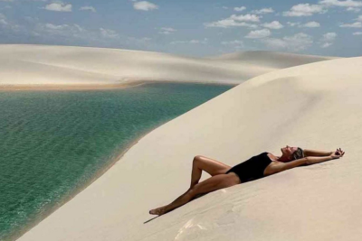 Gisele B&uuml;ndchen postou fotos deitada nas areias dos Len&ccedil;&oacute;is, aproveitando o dia de Sol -  (crédito: Reprodução/Instagram)