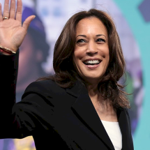 Fãs de cantora arrecadam mais de R$ 780 mil para Kamala Harris - Creative Commons