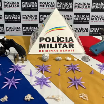 Suspeito é preso ao esconder drogas embaixo de viatura da polícia em Minas - Divulga&ccedil;&atilde;o / PMMG