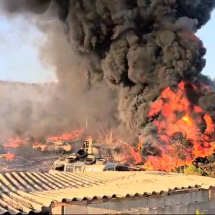 Incêndio atinge ferro-velho na Grande BH; veja vídeo - CBMMG / Divulgação