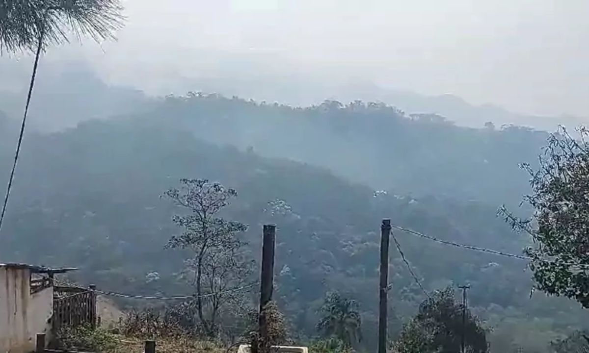 Fuma&ccedil;a de queimadas predomina na regi&atilde;o entre S&atilde;o Sebasti&atilde;o da Bela Vista e Santa Rita do Sapuca&iacute; -  (crédito: Corpo de Bombeiros/Divulga&ccedil;&atilde;o)