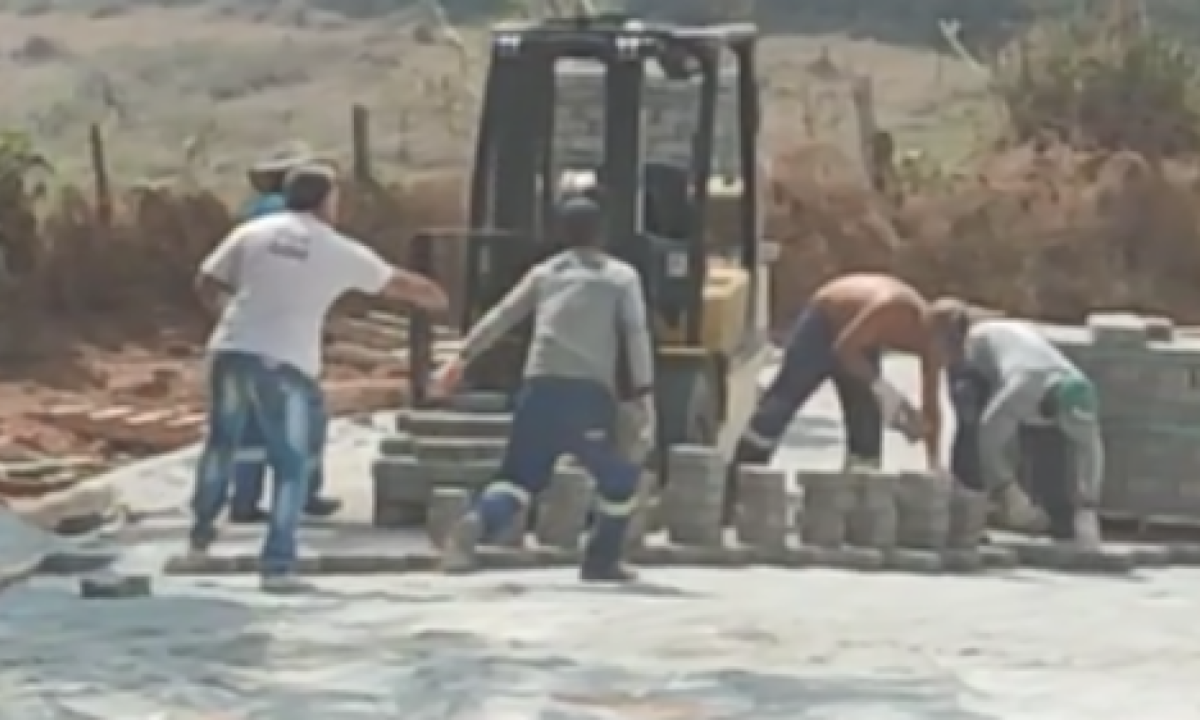 Motorista agride funcion&aacute;rios de obra em Borda da Mata -  (crédito: Imagem cedida ao Terra do Mandu.)