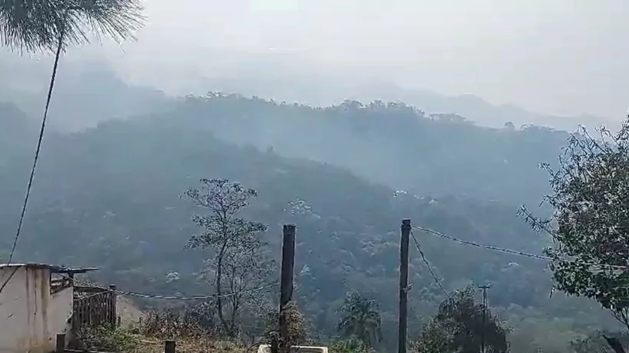 Queimada já consumiu 600 hectares de vegetação na Serra do Paredão