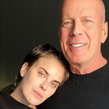 'É doloroso, mas há tanto amor', diz filha sobre saúde de Bruce Willis - Reprodução Instagram