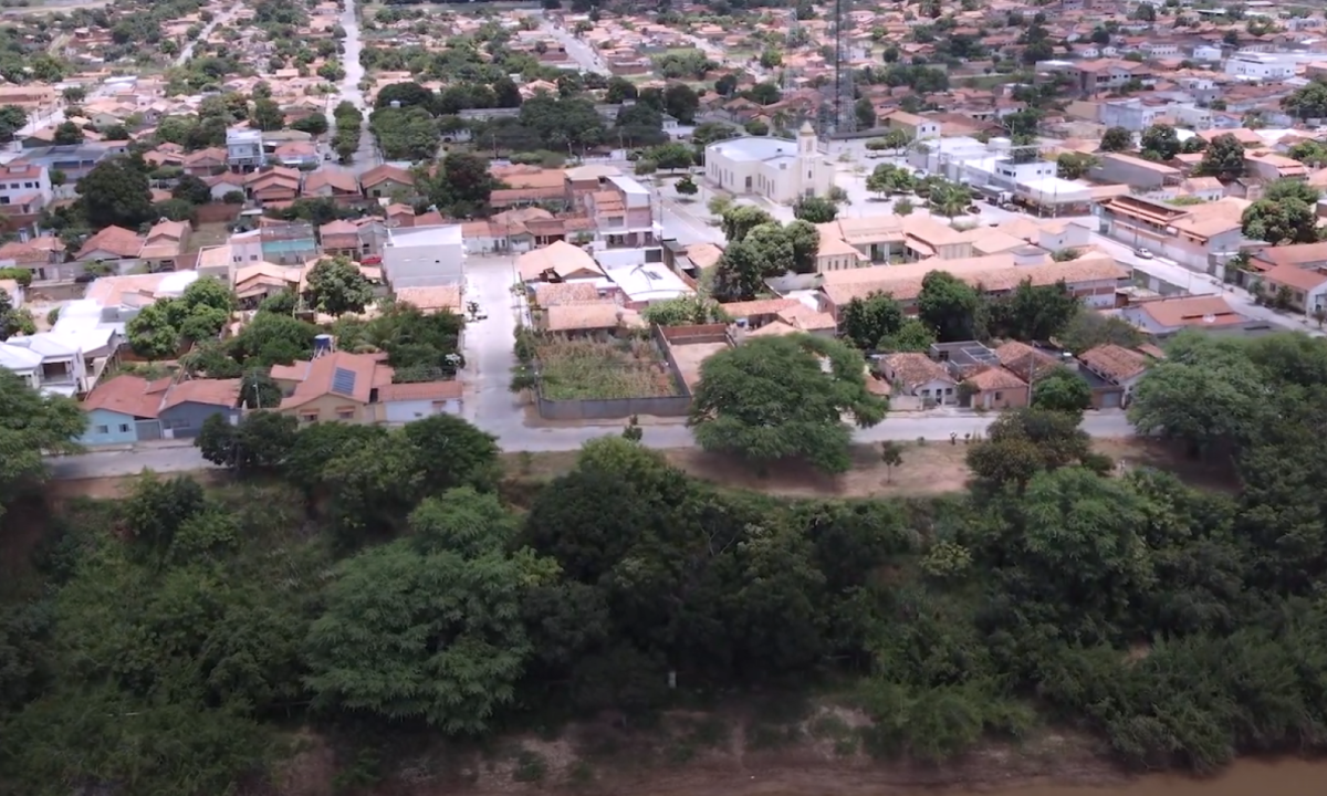 Vista aérea da cidade de Manga, no Norte de Minas Gerais -  (crédito: Canal Baú das Descobertas/YouTube/Reprodução)