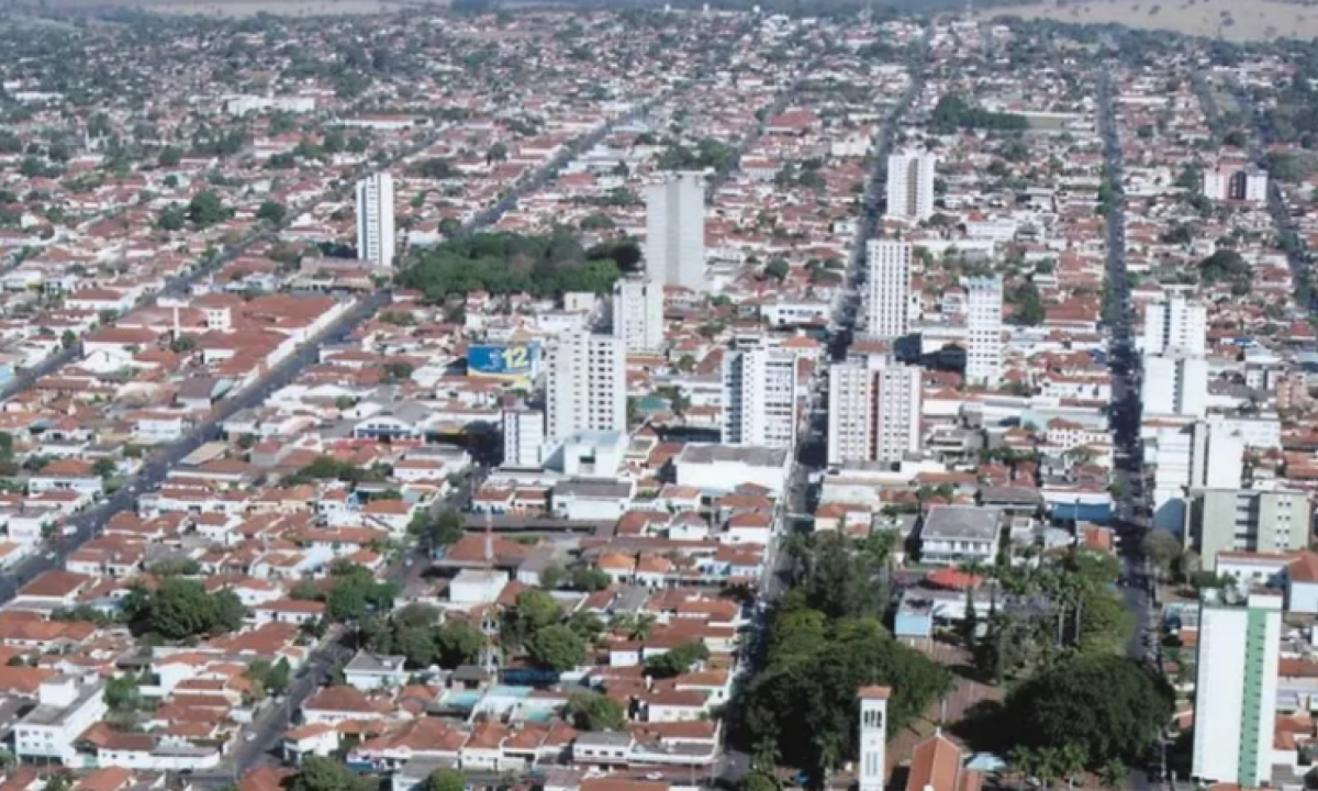 Recém-nascido é encontrado em saco de lixo em Ituiutaba -  (crédito: Rede de Noticias)
