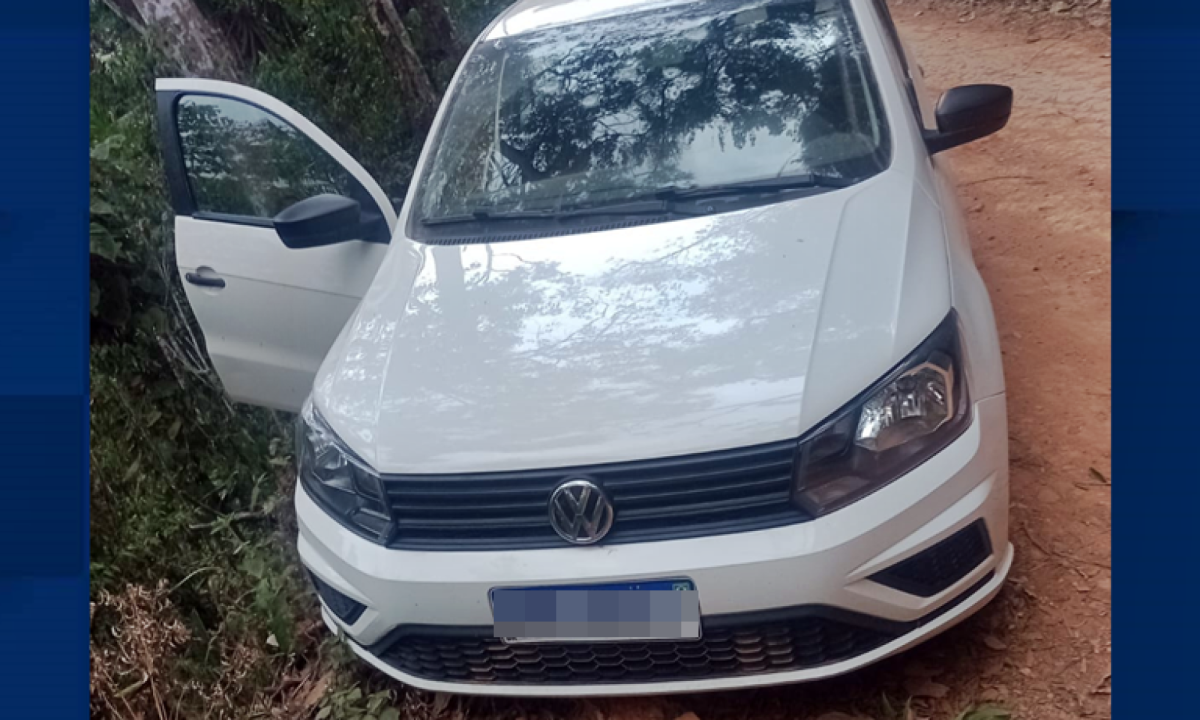 Carro de candidato a prefeito é encontrado com marcas de tiro no Sul de MG -  (crédito: Rede de Noticias)