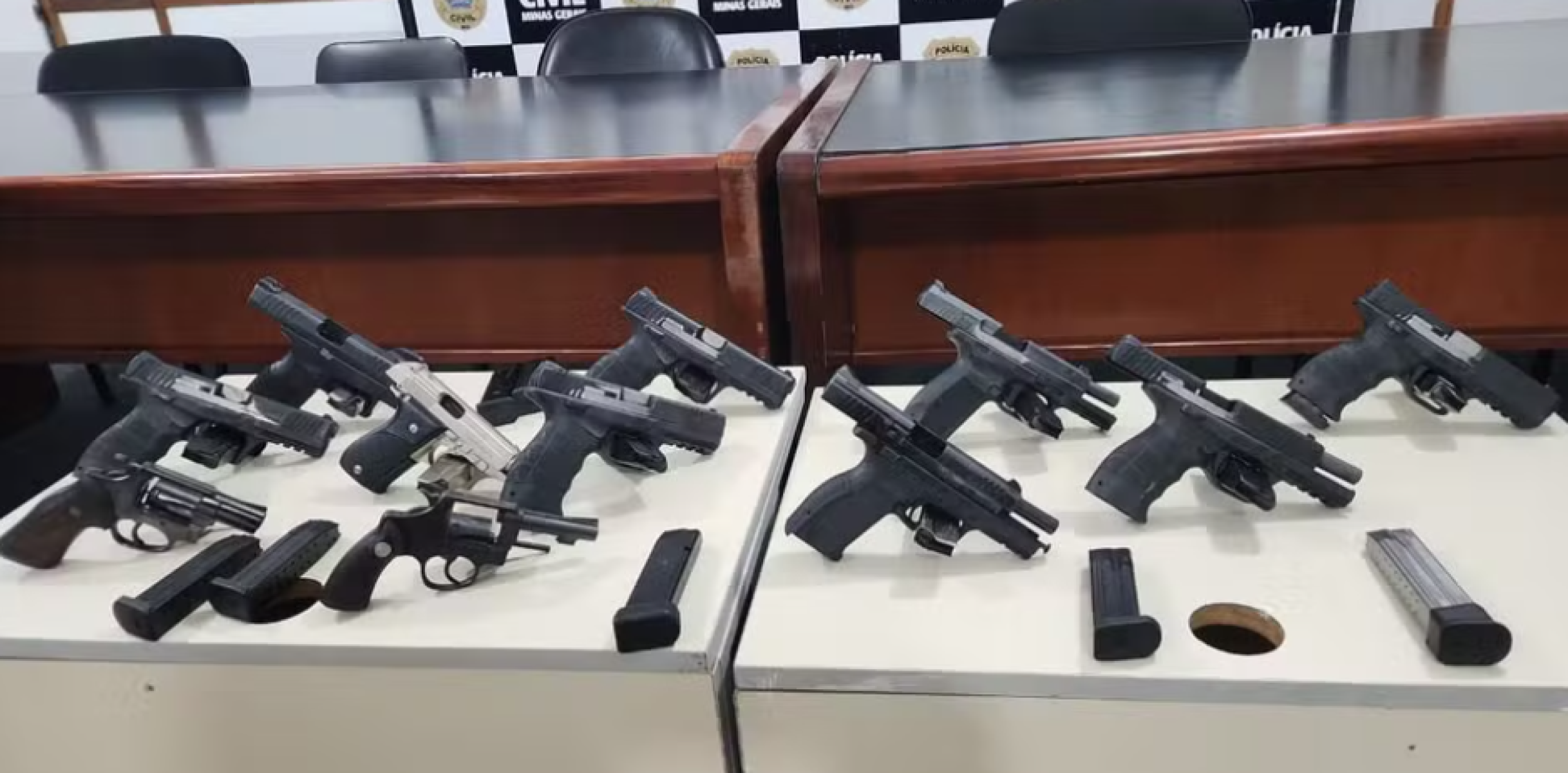  Homem faz manutenção em delegacia em Minas e furta 10 armas