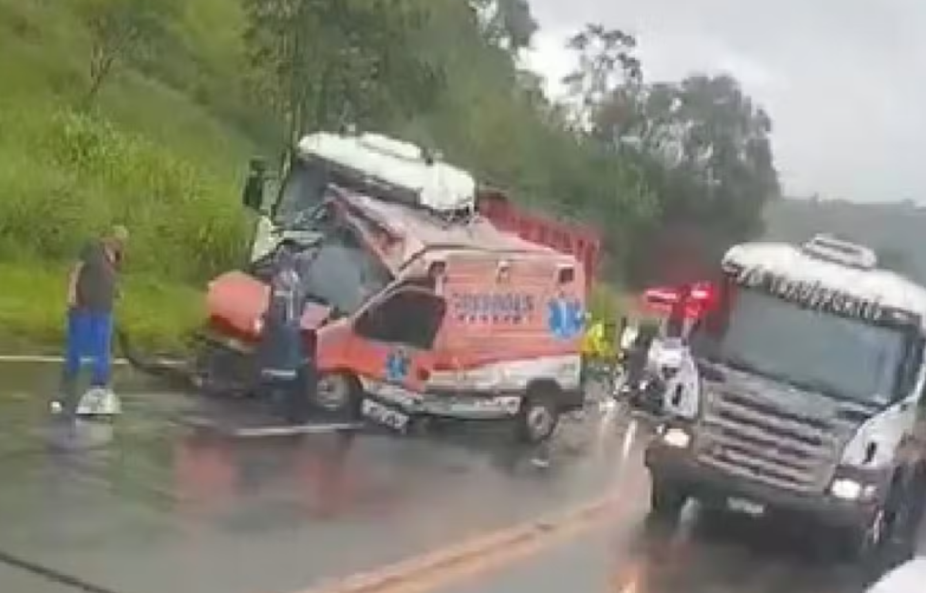 MG: saiba quem são as vítimas do acidente com ambulância e carreta desta 5ª