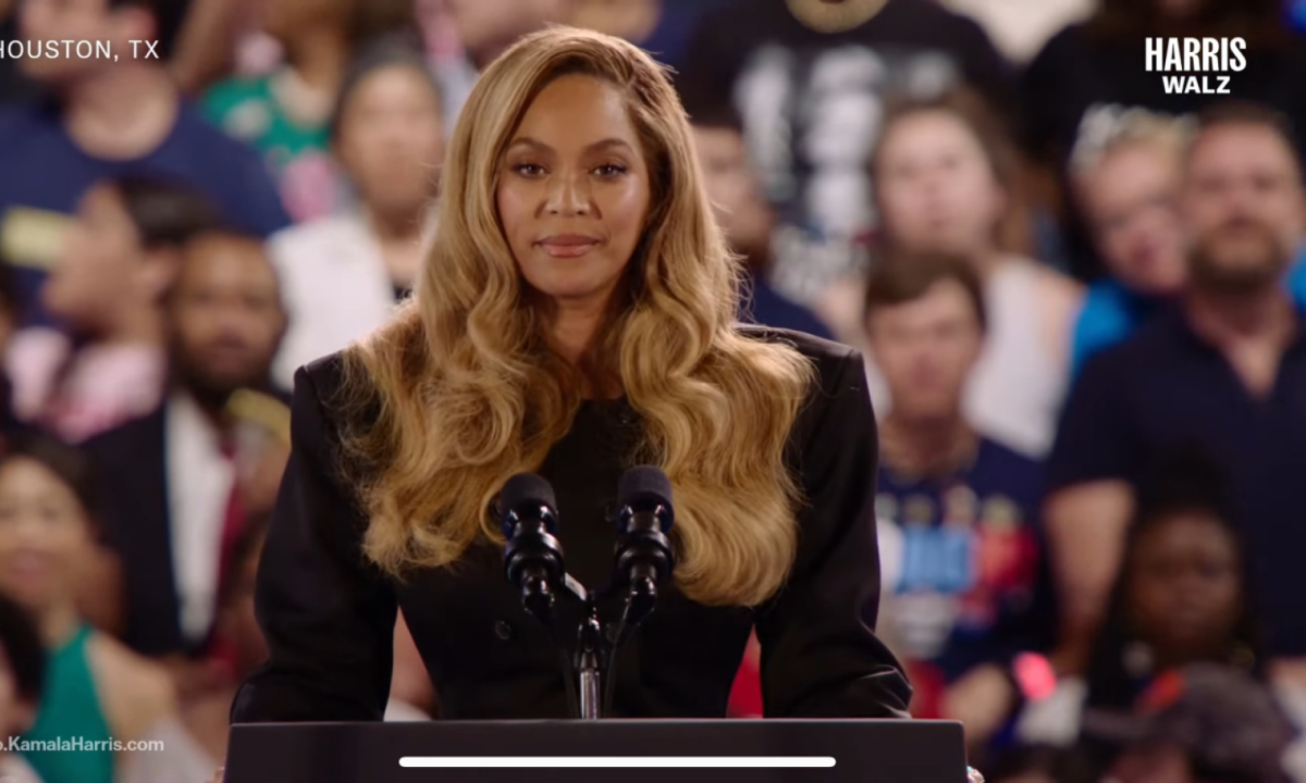 Beyoncé participa de evento da campanha de Kamala Harris, em Houston, Texas -  (crédito: Reprodução/Youtube Kamala Harris)