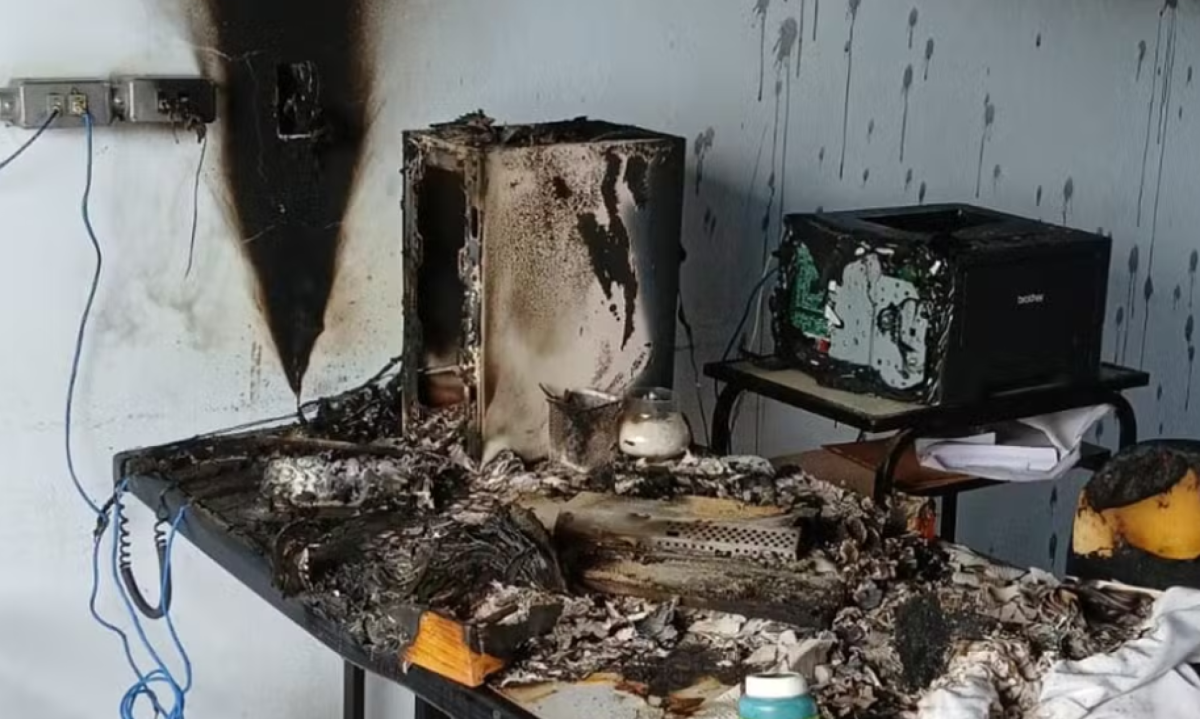 Inc&ecirc;ndio no CRAS de Pomp&eacute;u deixou itens destru&iacute;dos -  (crédito: Reprodu&ccedil;&atilde;o / PMMG)
