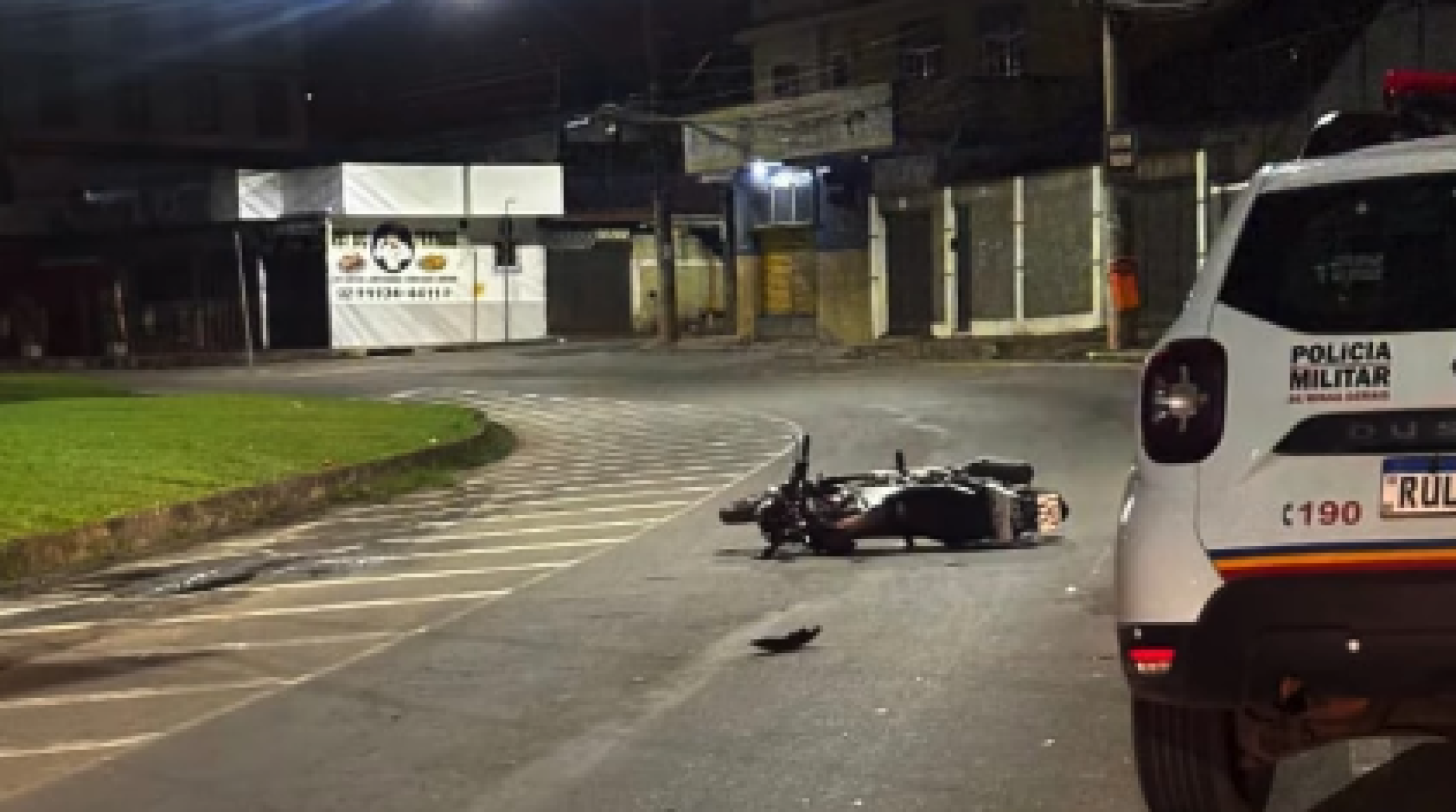 Motociclista morre durante fuga da PM e batida em poste