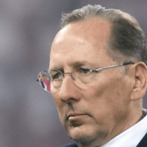 John Textor recebe proposta de R$ 1,7 bilhão para vender clube, diz jornal - No Ataque Internacional