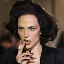 Por que celebridades estão glamurizando cigarro de novo - Getty Images