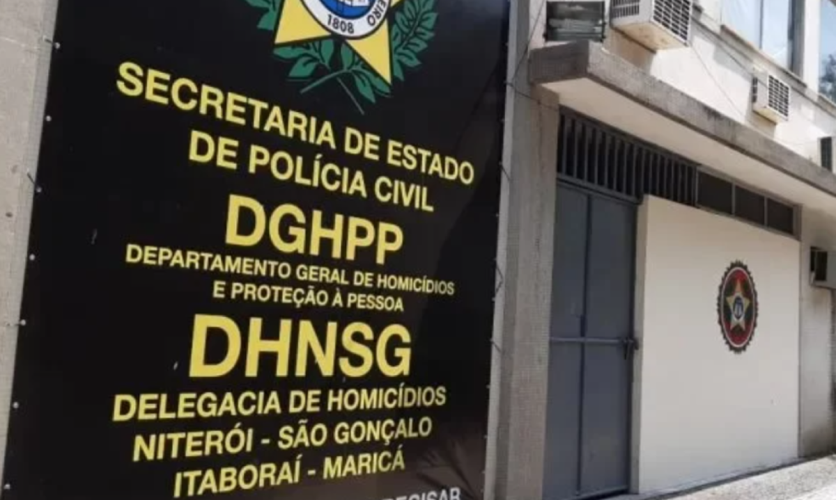 Delegacia de Homicídios de NIterói e São Gonçalo está investigando o aparecimento de um tronco humano na praia de Ponta Negra, em Maricá, Região Metropolitana do Rio -  (crédito: Reprodução)