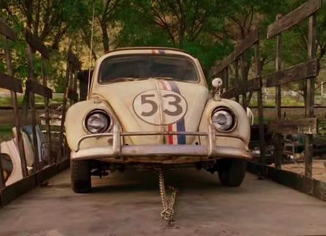 Em 2005, foi lançada uma nova versão chamada “Herbie, Meu Fusca Turbinado”, que contou com os atores Lindsay Lohan e Michael Keaton no elenco.