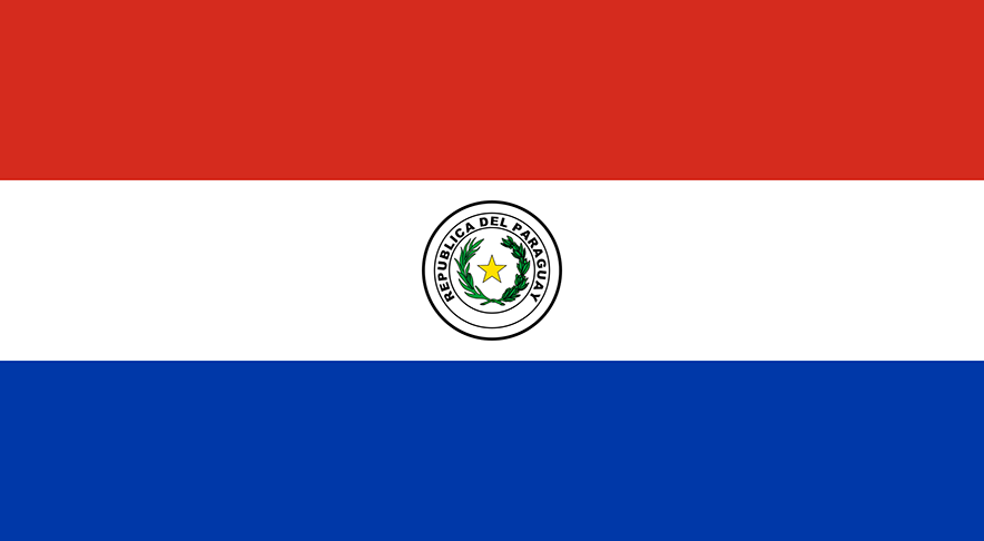 A bandeira do Paraguai tem dupla face. Na frente, há o brasão do país. E está escrito Republica del Paraguay. 