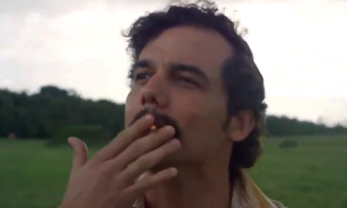 Wagner Moura interpreta Pablo Escobar, em Narcos -  (crédito: Reprodução/X @ElonMusk)